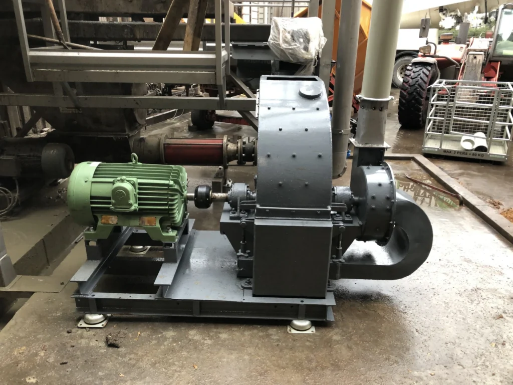 Compleet gereviseerde hamermolen met bijhorende ventilator blaastransport