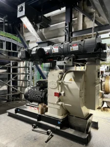 Korrelpers met mixer wachtbak toevoerschroef & koeler