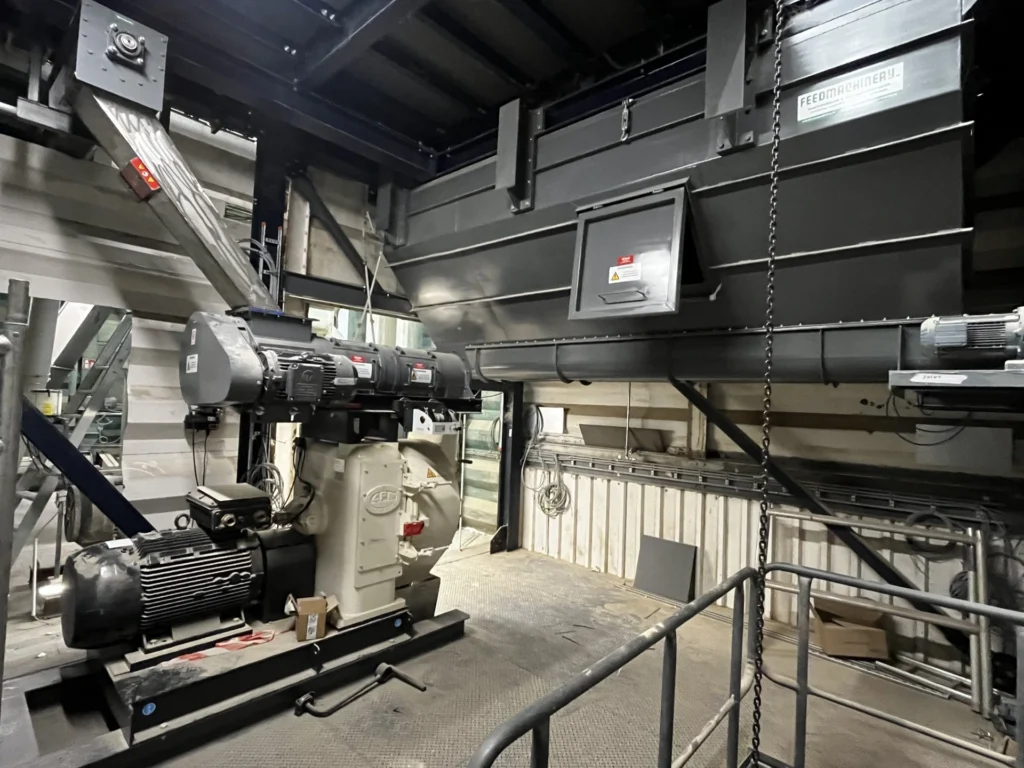 CPM korrelpers met een nieuwe extra wachtbak v.z.v. dubbele schroef