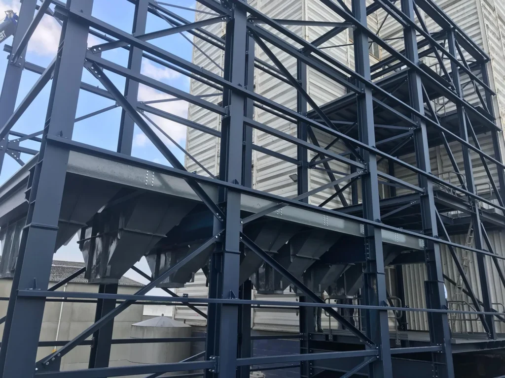  Plaatsing van nieuwe bulksilo's inclusief nieuwe staalstructuur
