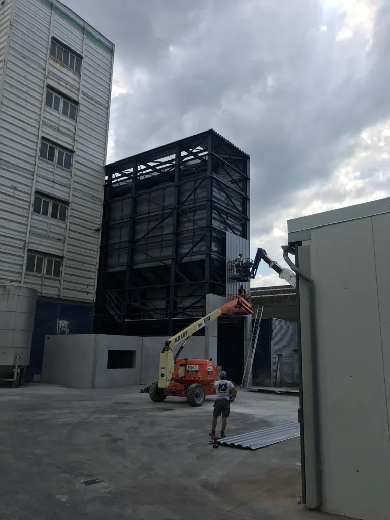Plaatsing van nieuwe bulksilo's inclusief nieuwe staalstructuur en stuurkamer