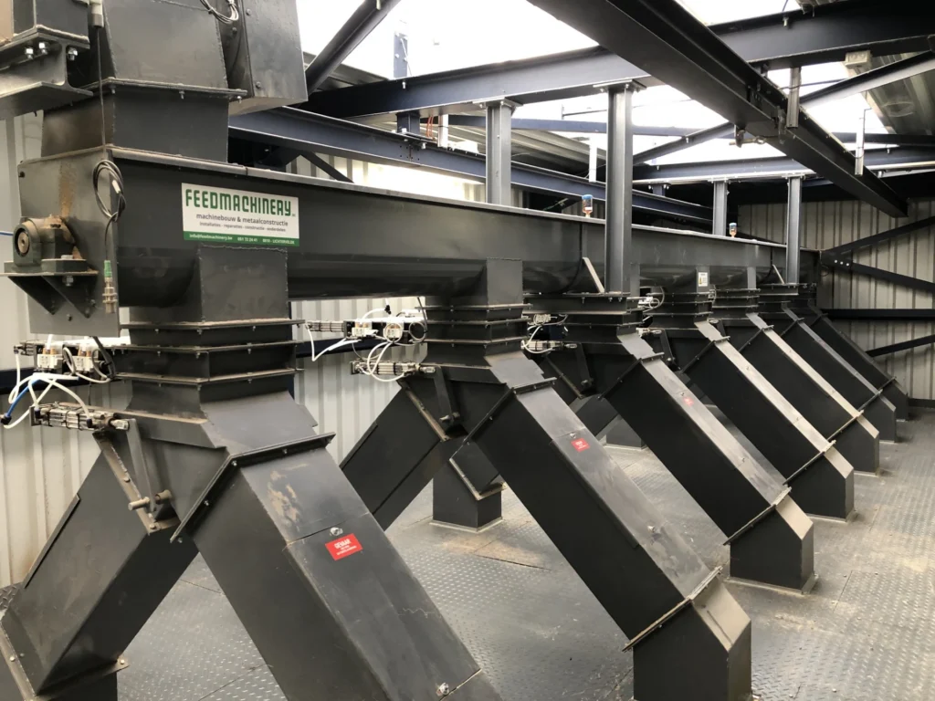 Transportschroeven naar nieuwe bulksilo's inclusief pneumatische schuiven en klepkasten